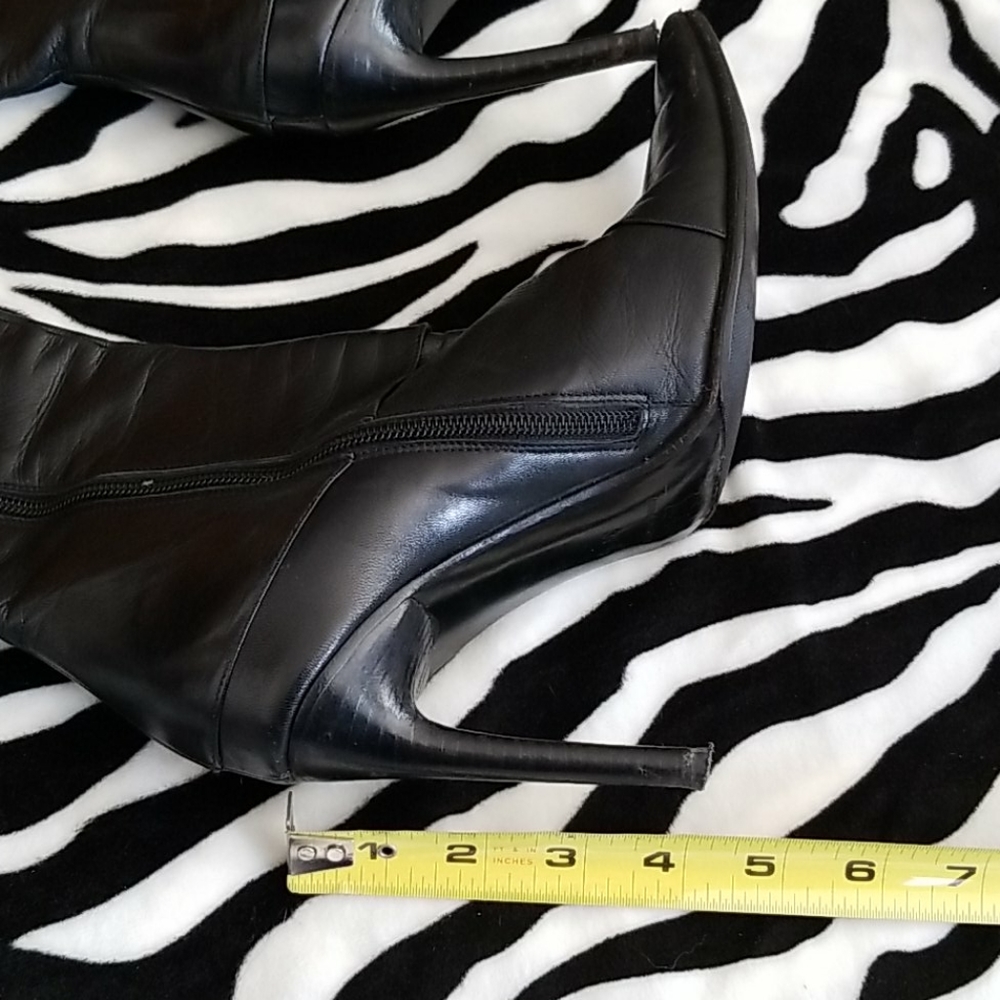 Shoes - Picture 5 of 8